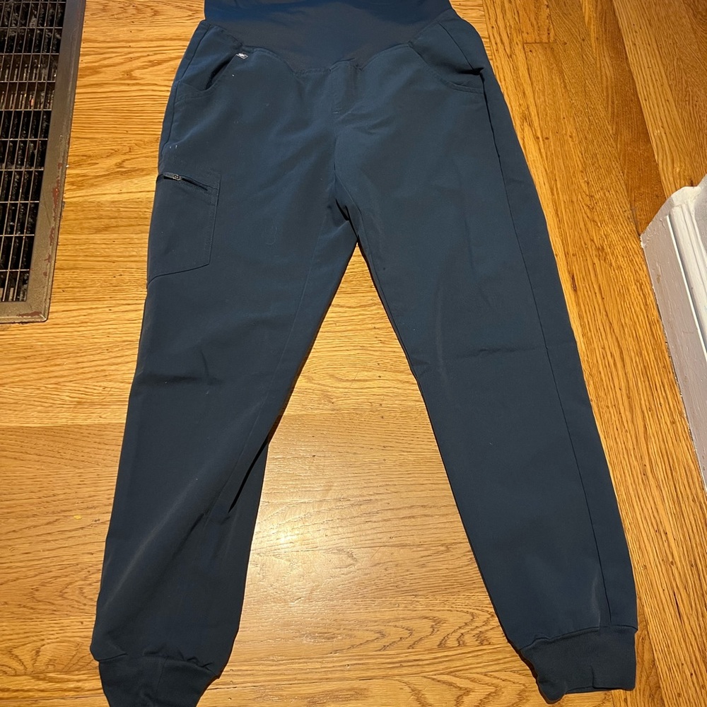 Figs maternity jogger scrub pant